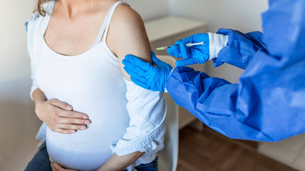 Brauchen Schwangere eine zweite Auffrischimpfung gegen Corona?