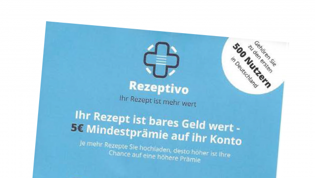 Ein heikler Rx-Bonus: In Berliner Apotheken lagen Flyer von „Rezeptivo“ aus, die mit Prämien für Fotos von Rezepten warben, wenn Patienten diese auf der Internetseite des Dienstes hochladen. DAZ.online liegt der Flyer als Scan vor. (Screenshot: DAZ.online)