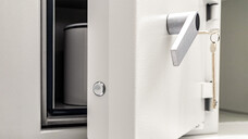 Gekühlter Tresor oder gepanzerter Kühlschrank? Welche Vorgaben gibt es zur Lagerung kühlpflichtiger BtM? (Foto: tl6781 / stock.adobe.com)
