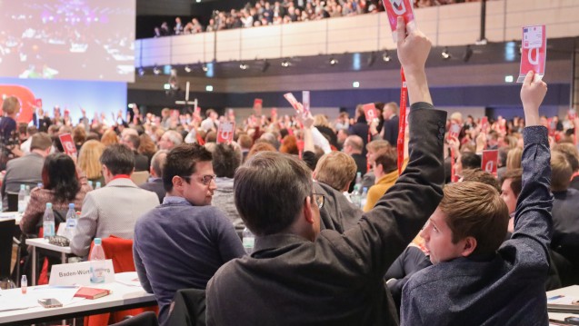 Auf dem SPD-Parteitag in Bonn haben sich 56 Prozent der Delegierten für Koalitionsverhandlungen mit der Union ausgesprochen. (Foto: dpa)