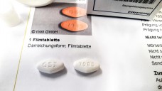 Gefälschte Packungen mit weißen statt gelben Tabletten des Hepatitis-C-Mittels Harvoni sorgten in den letzten Monaten für Aufsehen. (Foto: BfArM)