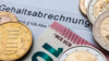 Bundeskanzler Scholz fordert, den Mindestlohn schrittweise von derzeit 12,41 Euro auf 15 Euro zu erhöhen. (Foto: IMAGO / Zoonar)