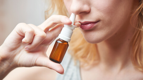Mit Stickstoffmonoxid-Nasenspray gegen Corona?