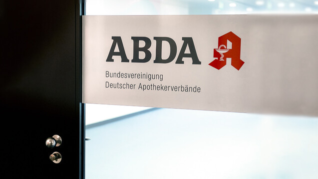 Jens Spahns Gesetzentwurf zur Stärkung der Apotheken vor Ort trifft bei einigen ABDA-Mitgliedsorganisationen auf massiven Widerstand – sie fordern nun eine außerordentliche Mitgliederversammlung. (c / Foto: Külker) 