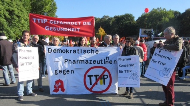Pharmazeuten bei der Demo in Berlin: Was folgt mit TTIP für Apotheken? (Bild: VdPP)