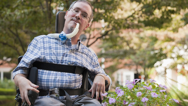 Die meisten Patienten der Duchenne-Muskeldystrophie sitzen aufgrund der fortschreitenden Muskelschwäche zum Zeitpunkt ihres zwölften Lebensjahrs im Rollstuhl.&nbsp;(x / Foto: IMAGO / Design Pics Editorial)
