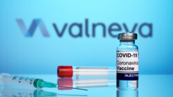 Valneva enthält inaktivierte Ganzviren des Wuhan-Stamm hCoV-19/Italy/INMI1-isl/2020. (Foto: Aha-Soft/AdobeStock)&nbsp;