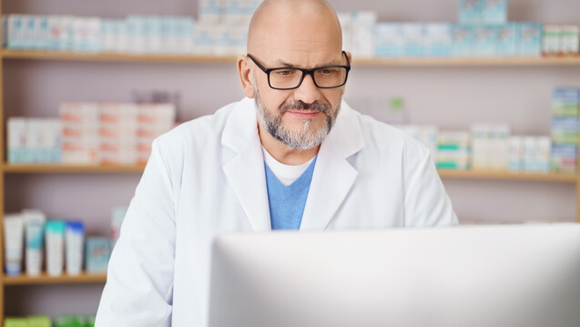 Zwei Online-Abfragen beim Großhandel reichen künftig aus, um nachzuweisen, dass ein Arzneimittel nicht verfügbar ist. (Foto:                                             
 contrastwerkstatt/stock.adobe.com)                                                                                     