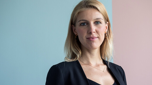 Teleclinic-Gründerin und CEO Katharina Jünger bietet die Online-Sprechstunden ihres Unternehmens jetzt auch für GKV-Versicherte an. Das GKV-E-Rezept soll noch in diesem Jahr folgen. (x / Foto: Teleclinic)