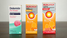 Darf man Ibuprofen-Saft einfach durch Zäpfchen oder eine Rezeptur ersetzen? (s / Foto: Schelbert)