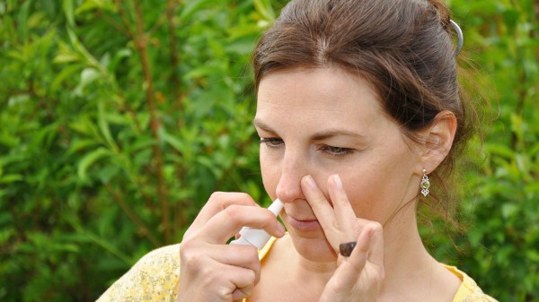 Abschwellendes Nasenspray gegen Heuschnupfen?