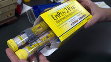 Die FDA hat aufgrund des Engpasses die Laufzeit der Adrenalin-Pens verlängert. ( r / Foto: picture alliance / AP Photo)