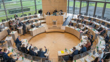 &nbsp;Der Landtag in Kiel hat sich mit den Sorgen der Apotheken befasst. (Foto: imago images/ penofoto, Archivbild)