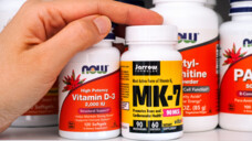 Auch wenn Vitamin-D-Nahrungsergänzungsmittel oft mit Vitamin K2 (MK-7) kombiniert werden, ist laut BfR nicht klar, wie sich diese Kombination auf die Gesundheit auswirkt.&nbsp;(Symbolfoto: rosinka79 / AdobeStock)