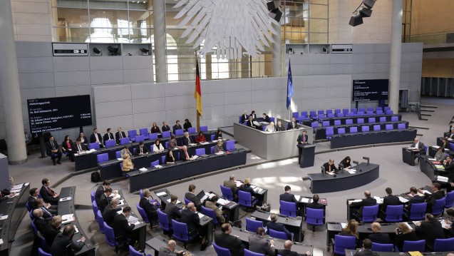 Der Deutsche Bundestag sendet eine Subsidiaritätsrüge an die EU-Kommission, weil diese die Nutzenbewertungen für Arzneimittel vereinheitlichen will. (Foto: Imago)