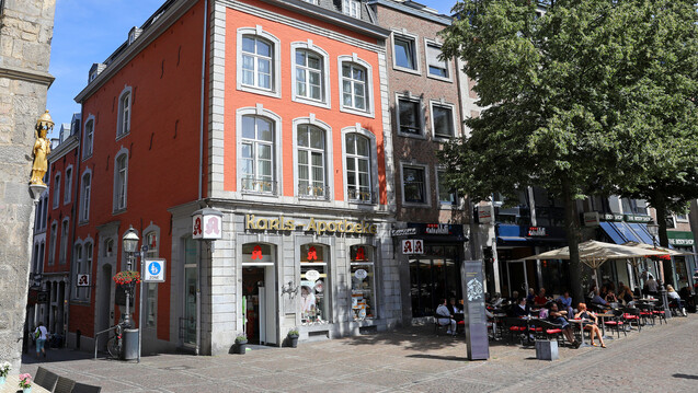 Schluss nach 404 Jahren: Die Karls Apotheke in Aachen wird schließen, die Besitzerin will aber als angestellte Apothekerin weiterarbeiten. (Foto: Karls Apotheke)