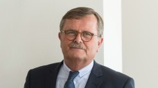 Der Präsident der Bundesärztekammer, Frank Ulrich Montgomery, ist der neue Aufsichtsratsvorsitzende der Apobank. (Foto: dpa)