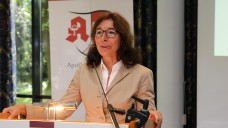 Wir sind groß! Gabriele Regina Overwiening, Präsidentin der Apothekerkammer Westfalen-Lippe, will, dass die Apotheker sich nicht zu klein machen gegenüber der Politik und den Versandhändlern. (Foto: AKWL)