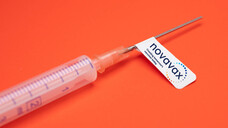 Apotheken können den Impfstoff &nbsp;Nuvax­ovid (Novavax) bisher nicht bestellen.&nbsp;(c / Foto: IMAGO / Lobeca)