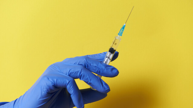 Welche Möglichkeiten gibt es, bei Nichtverfügbarkeit von Efluelda, eine mögliche Nichtimpfung der Senioren doch noch abzuwenden? (Foto:&nbsp;Максим Корабельщиков / stock.adobe.com)&nbsp;