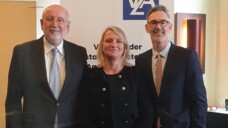 Klaus Peterseim (l.), VZA-Geschäftsführerin Christiane Müller und der neue VZA-Präsident Oliver Feth. (Foto: VZA)