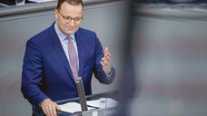 Bundesgesundheitsminister Jens Spahn komplettiert sein Reform-Puzzle. (m / Foto: imago images / Political-Moments)