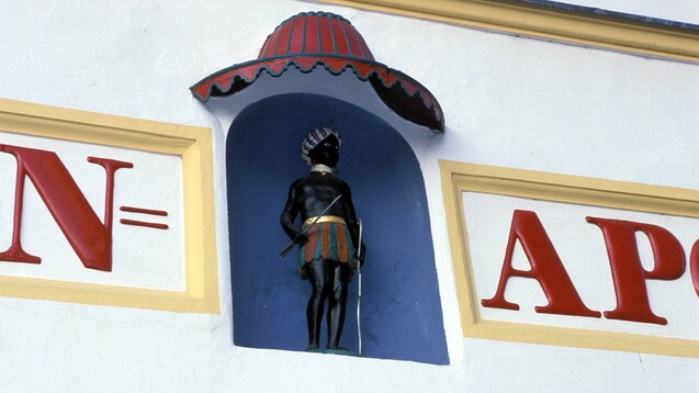Der Mohr, den einige Apotheken im Namen tragen, repräsentiert die Heilkunst der Mauren aus Nordafrika.&nbsp;(s / Foto: imago images / Hanke)