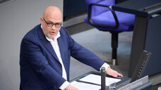 Lars Lindemann (FDP) während der Debatte zum Jahresbericht im Bundestag, Berlin, 2021. (s / Foto: IMAGO / Christian Spicker)