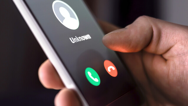 Am Telefon sollten Vertragsabschlüsse mit unbekannten Anrufern tabu sein. (Foto: terovesalainen / stock.adobe.com)