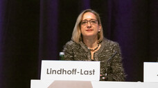 Professor Edelgard Lindhoff-Last beim Pharmacon in Schladming. (m / Foto: cst)