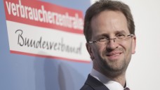 VZBV-Chef Klaus Müller will ein Verbot des Rx-Versandhandels vermeiden. (Foto: Picture Alliance)