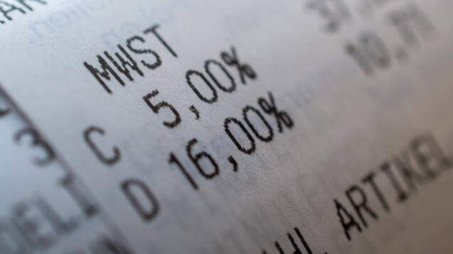 Bis zum Jahresende zahlen Kunden nur 5 statt 7 Prozent beziehungsweise 16 statt 19 Prozent Mehrwertsteuer. (m / Foto: imago images / Mario Hösel)