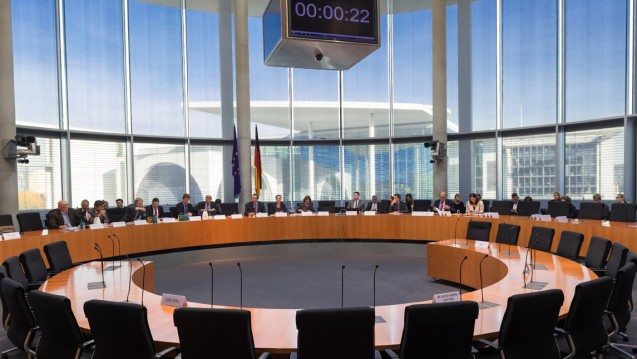 Fragestunde zum Zyto-Konflikt: Der Gesundheitsausschuss des Bundestages lädt alle Interessengruppen im Zyto-Konflikt ein, um sich ein Bild über die Versorgungslage zu verschaffen. (Foto: dpa)