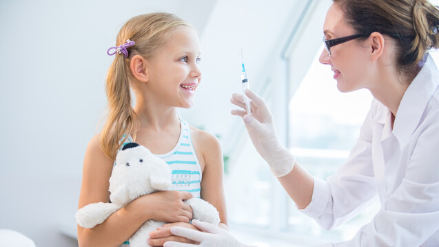 FDA und EMA prüfen bereits den Pfizer/Biontech-Impfstoff für Kinder ab fünf Jahren, nun will auch Moderna die Zulassung seines mRNA-Impfstoffes für Kinder ab sechs Jahren beantragen. (s / Foto: yanlev / AdobeStock)