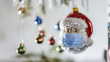 Von wegen besinnliche Weihnachtszeit: In den Apotheken herrschte das Masken-Chaos. (Foto: imago images / Arnulf Hettrich)
