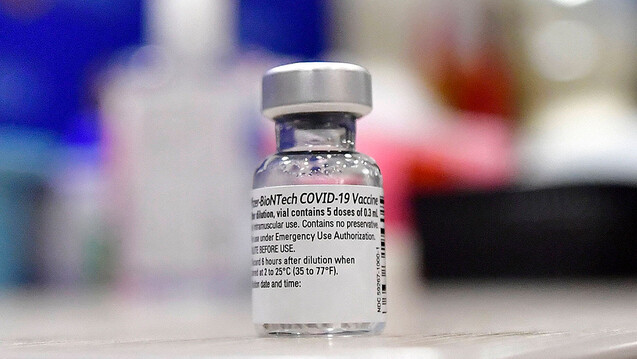 Seit 18. Dezember können die Vereinigten Staaten mit zwei Corona-Impfstoffen gegen COVID-19 impfen: Die FDA erteilte der Moderna-Vakzine mRNA-1273 am Freitag die Notfallzulassung – nur eine Woche nach der Notfallzulassung für BNT162b2 von Biontech/Pfizer. (Foto: imago images / ZUMA Press)