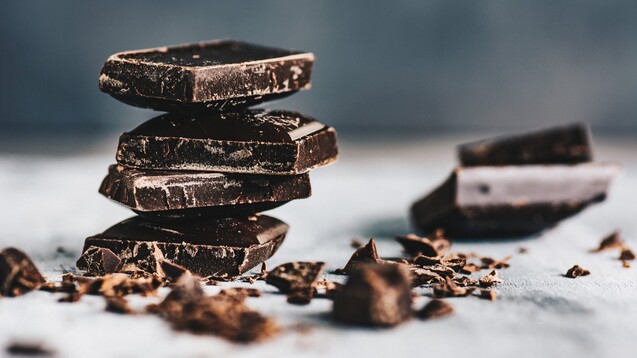 Dunkle Schokolade soll ja bekanntermaßen sogar gesund sein. Wahrheit oder Mythos? (Foto: mateuszsiuta / AdobeStock)