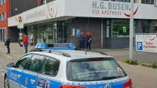 Ein Ziel der Überfall-Serie: Die Löwen-Apotheke in Mönchengladbach. (Fotos: Theo Titz)