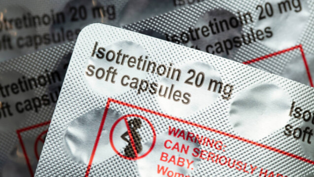Bei oraler Anwendung von Retinoiden drohen in der Schwangerschaft selbst bei kurzzeitiger Einnahme schwerste Schäden. (Foto: ink drop / AdobeStock)