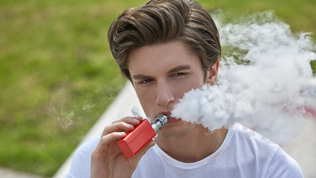 E-Zigaretten sind nicht harmlos, warnt das DKFZ. (Foto: Futografie/ stock.adobe.com)