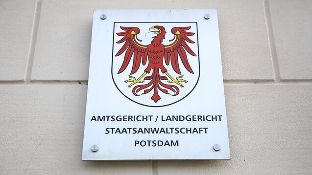Die Staatsanwaltschaft Potsdam hat in der Lunapharm-Affäre nun Anklage gegen drei Tatverdächtige erhoben, darunter auch die Lunapharm-Geschäftsführerin. (m / Foto: imago images / M. Müller)