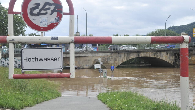 Vor allem der Westen Deutschland ist vom Hochwasser gebeutelt, wie hier bei Trier. (Foto: MAGO / BeckerBredel)