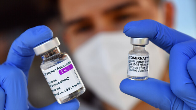 Der primäre Endpunkt – die Nichtunterlegenheit einer heterologen Impfserie verglichen mit einer homologen Prime-Boost-Impfung – wurde wenigstens für eine der beiden gemischten Impfserien erreicht.&nbsp;(x / Foto: IMAGO / Sven Simon)