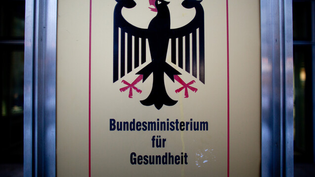 Weder in Berlin beim BMG noch in Düsseldorf sieht man bezüglich der Apothekenüberwachung akuten Handlungsbedarf. (b / Foto: dpa)