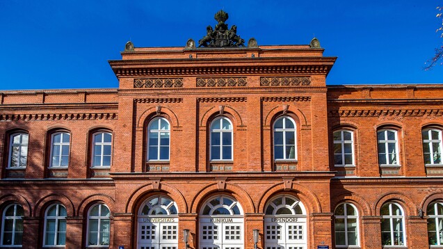 Im Universitätsklinikum Hamburg Eppendorf fand die erste gemeinsame Fortbildungsveranstaltung für Ärzte und Apotheker der AkdÄ und der ADKA statt. (s / Foto: imago)