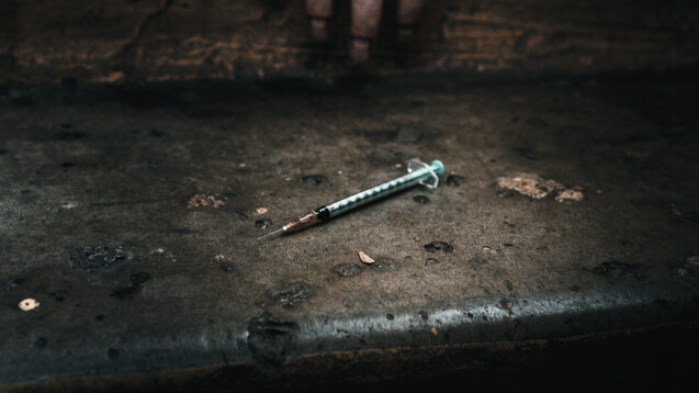 Seit einigen Jahren sind Dealer dazu übergegangen, Opioide mit Xylazin zu strecken. (Foto: Илья Подопригоров / AdobeStock)