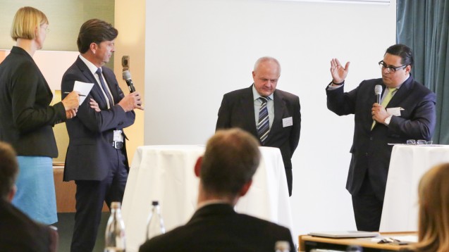 Keine Eskalation: Bei einer Veranstaltung des Kassen-Dienstleisters GWQ diskutierten BAK-Präsident Andreas Kiefer (3.v.l) und DocMorris-Vorstandsmitglied Max Müller (re.) erstaunlich konstruktiv, waren aber in vielen Punkten unterschiedlicher Meinung. (Foto: GWQ)
