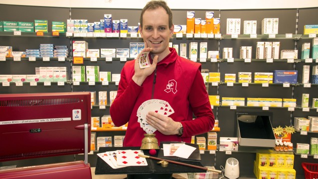 Thomas Grode nennt sich auch „der Große Grodini“ - er ist Apotheker und gleichzeitig Zauberer. (Foto: Grode)