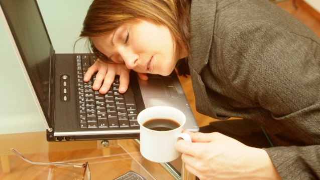 Laut einer aktuellen Studie lässt sich arbeitsbedingter Schlafmangel, der sich unter der Woche ansammelt, am Wochenende ausgleichen. (Foto: Imago)