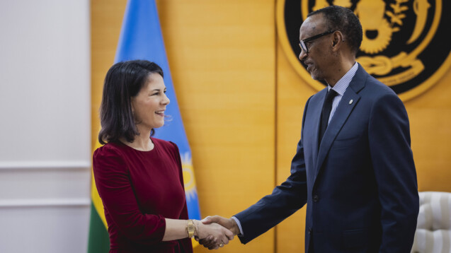 Bundesaußenministerin Annalena Baerbock und der ruandische Präsident Paul Kagame beim Treffen am heutigen Montag. (Foto: imago-images / photothek)